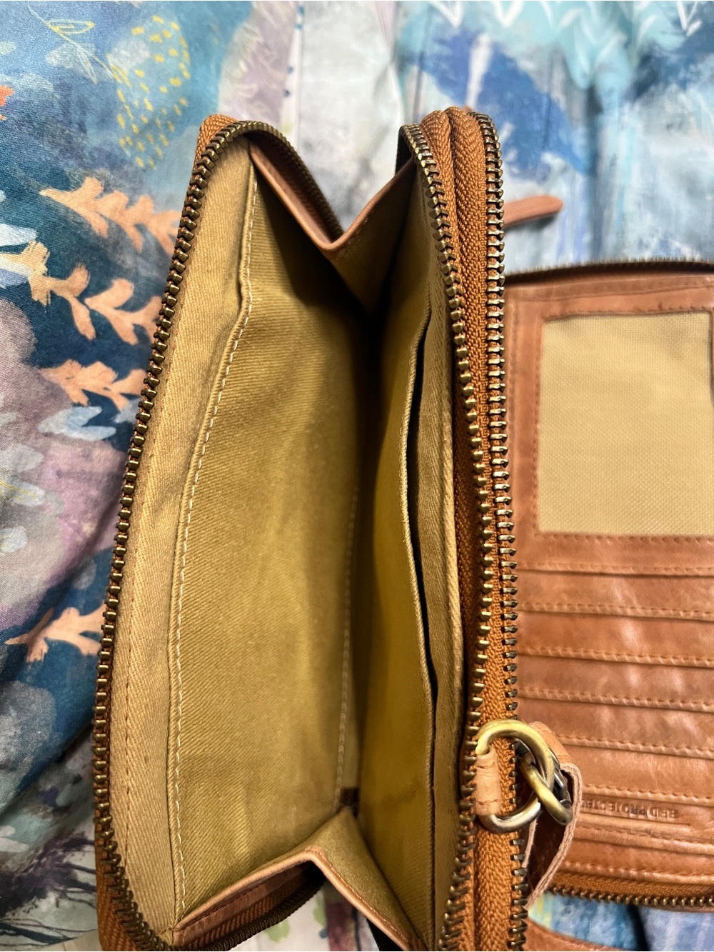 Classic Tan Leather Crossbody Wallet with Zip Closure